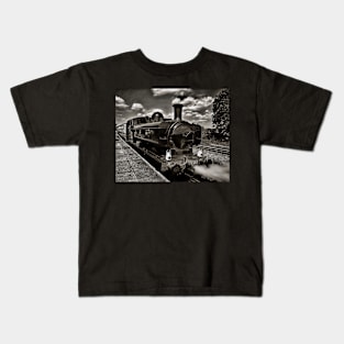 Waiting at the Station Kids T-Shirt